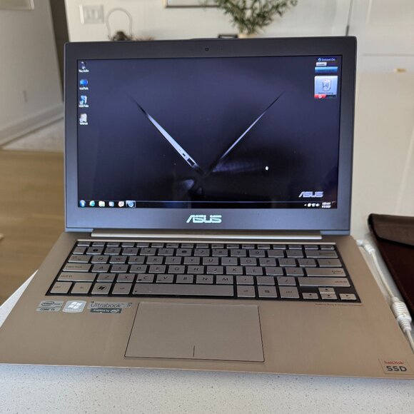 ASUS Laptop - Picture 1 of 3
